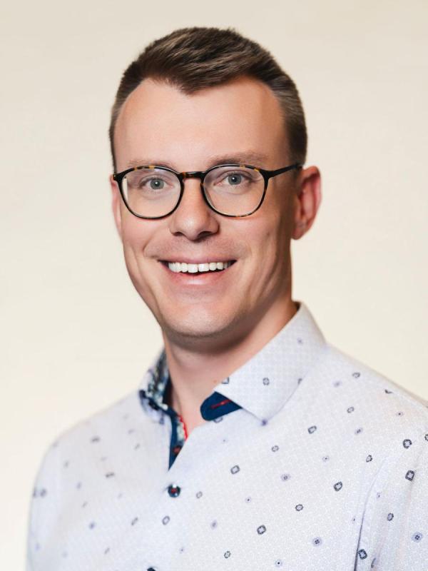 Justin Vos Headshot